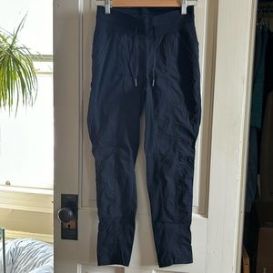 Lululemon black pant size 4